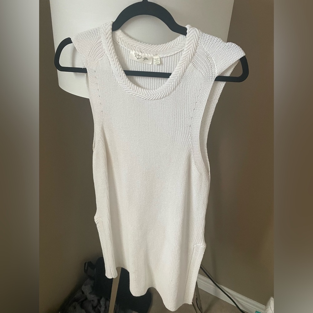 White vest shirt from M boutique